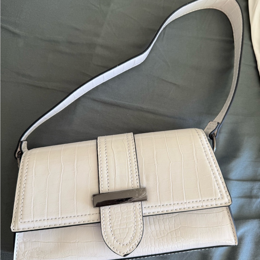 White purse 👜